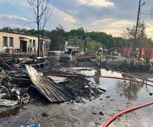 Potężny pożar w Żorach. Seria wybuchów butli gazowych i ewakuacja mieszkańców. Zatrzymano jedną osobę