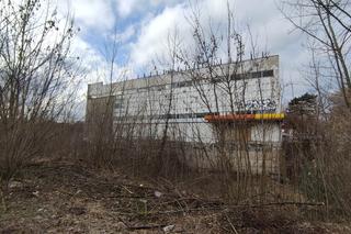 Uniwersam w centrum Torunia. Teren przestanie straszyć?