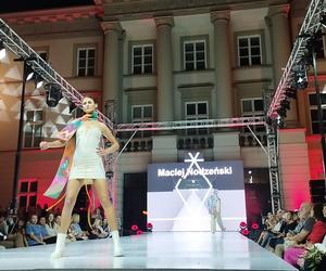 RADOM FASHION SHOW