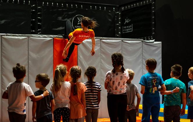 Zabierz klasę do JUMPCITY! Wyjątkowe lekcje WF w parku trampolin