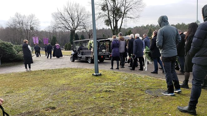 Pogrzeb tragicznie zmarłej rodziny z Namysłowa. Matka i syn spoczęli w jednym grobie. Ceremonia