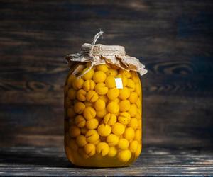 Nikt się tego nie spodziewa – nalewka z tych owoców to hit każdej imprezy. Przygotowanie? Łatwiejsze niż myślisz