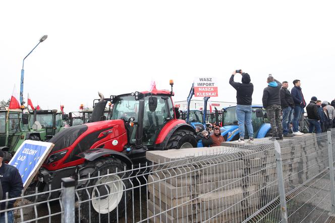 Strajk rolników. Na Śląsku blokują główne drogi