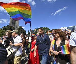 Parada Równości przeszła ulicami Warszawy. Tłumy uczestników