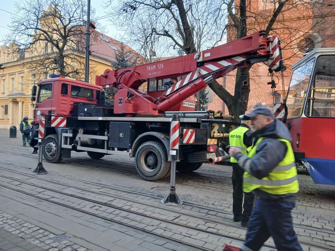 To mogło skończyć się tragedią w centrum Bydgoszczy. Wykoleił się tramwaj, którym podróżowało 50 pasażerów