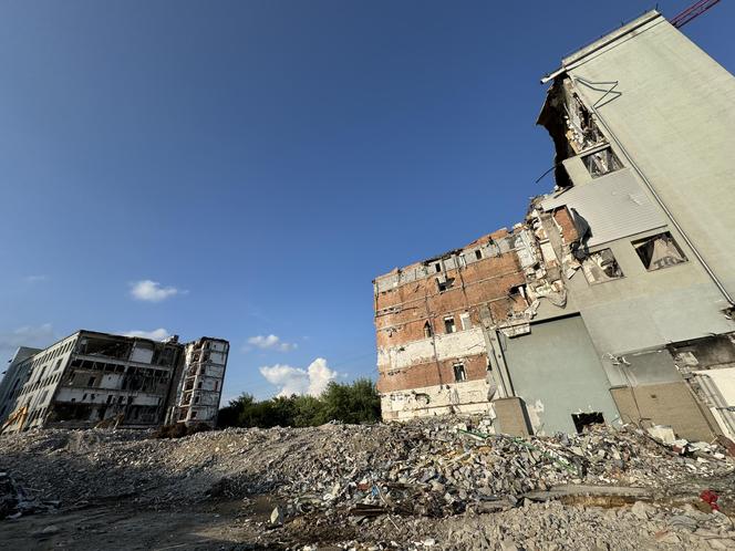 Był jednym z pierwszych biurowców w warszawskim "Mordorze". Właśnie znika z powierzchni ziemi 