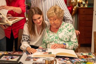 M jak miłość, odcinek 1886: Barbara (Teresa Lipowska), Franka (Dominika Kachlik)