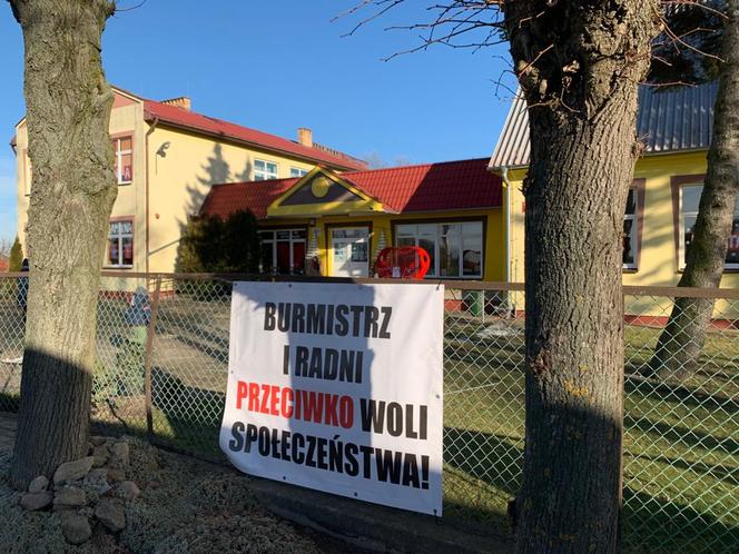 Szkoła w Ostrowążu