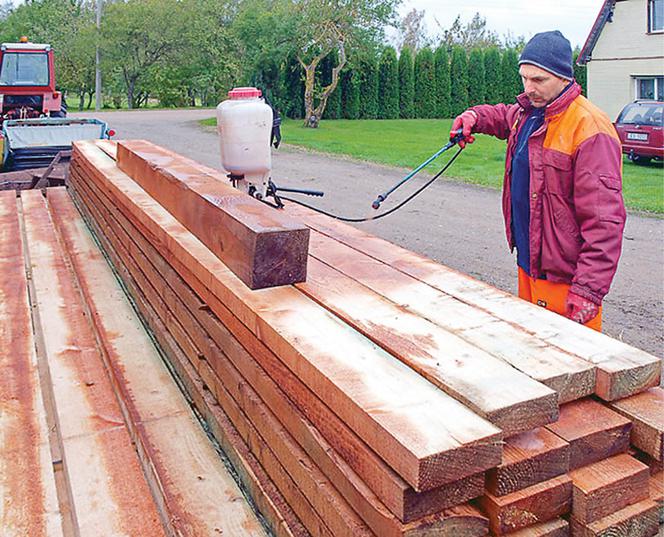 Natrysk: impregnatu technicznego na drewno konstrukcyjne