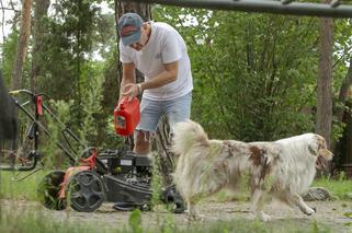Michał Kamiński walczył z kosiarkami i trawą