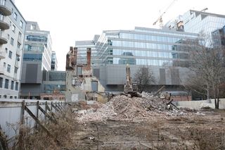 Łucka 8. Kamienica po kolejnych zniszczeniach