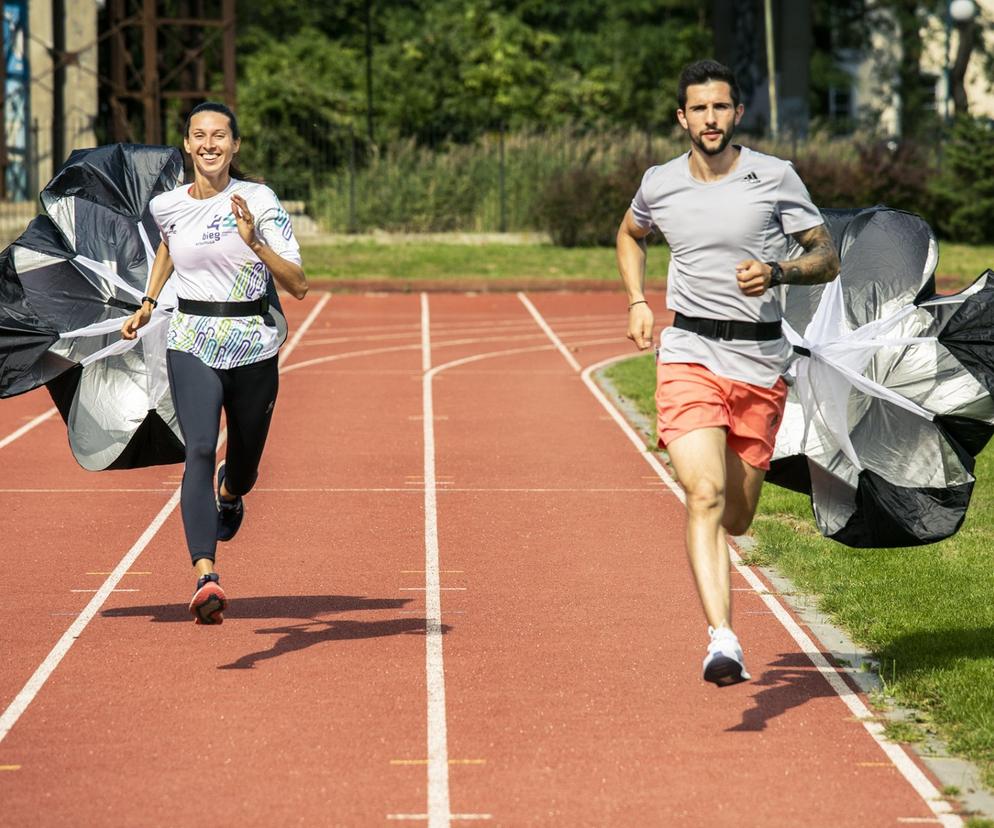 Bieg Erasmusa na Piotrkowskiej, główny dystans to 10 km 