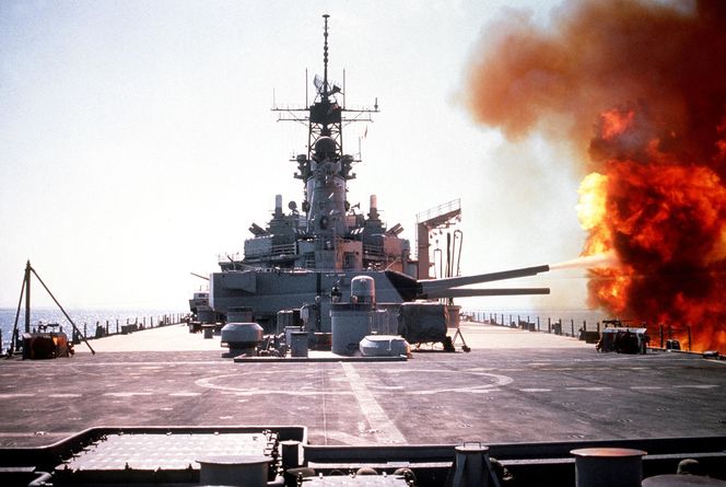 Trump rozważa powrót pancerników do US Navy. Czy era wielkich dział wróci na ocean?