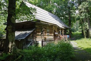 Przenoszenie domu drewnianego. Czy bardziej się opłaca niż budowa nowego domu z drewna?