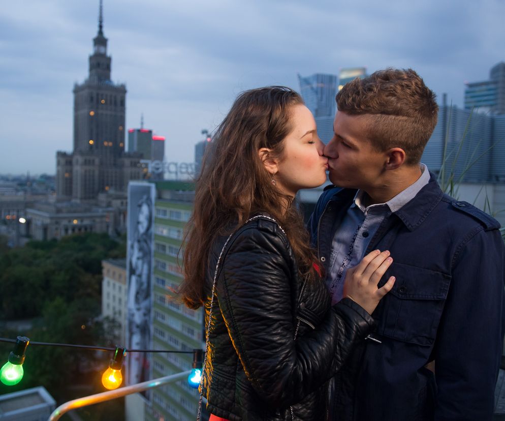 Na Wspólnej odc. 2198. Dominik (Mateusz Gąsiewski), Kasia (Julia Chatys)