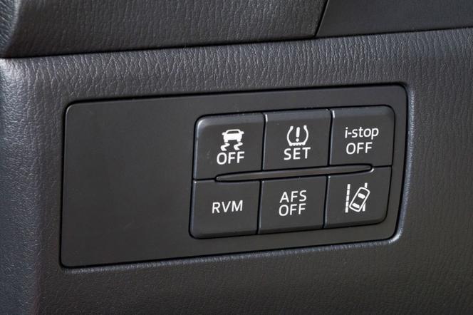 Nowa Mazda 3 sedan 2014