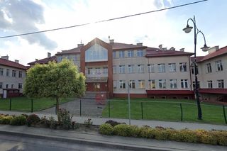 Szówsko -  w tej wsi na Podkarpaciu książę Czartoryski założył cegielnię. Nieco później zdecydował się na...kaflarnię