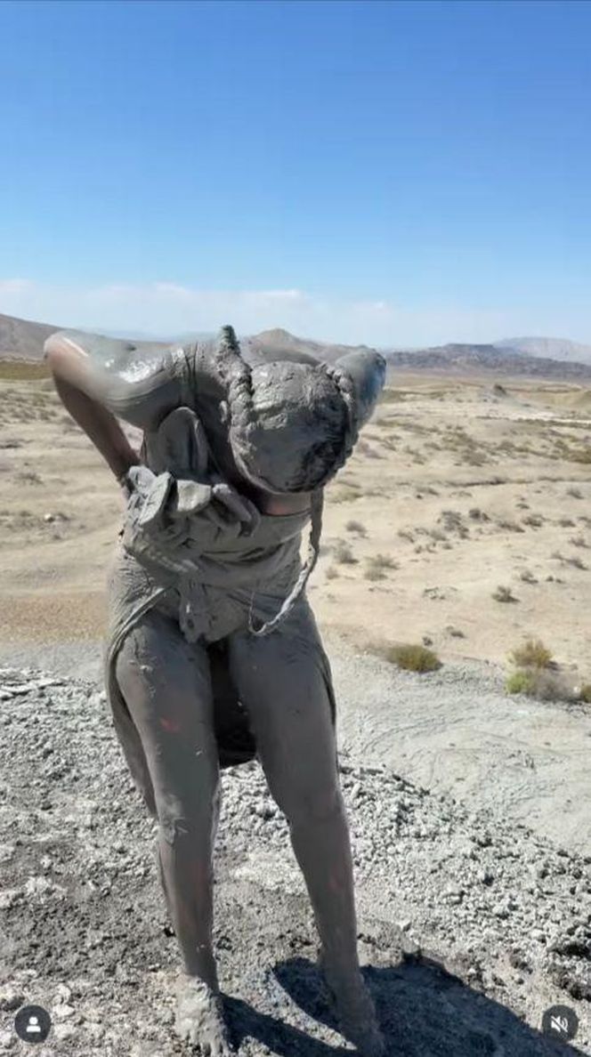 Maja Rutkowski zażywa błotnego SPA