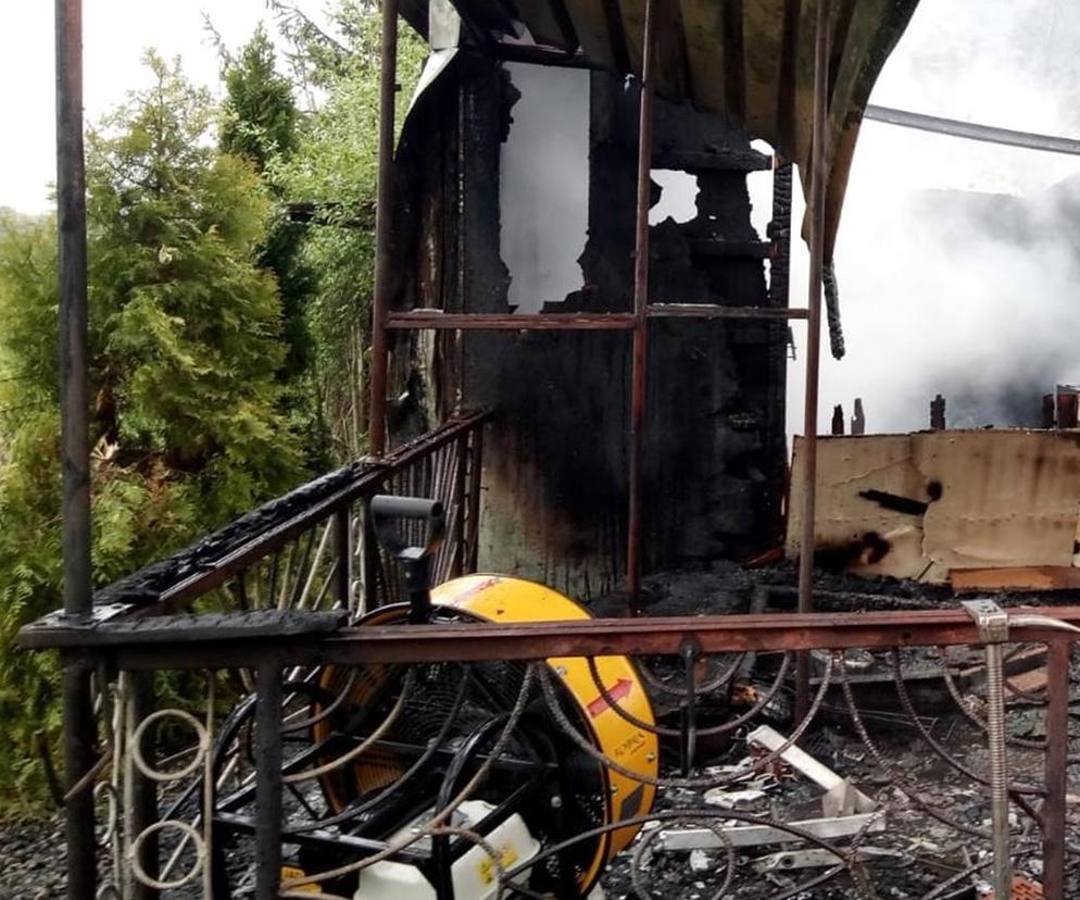 Tragiczny pożar w Sławniowicach. W spalonym domku letniskowym strażacy znaleźli mężczyznę