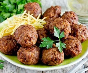 Zrazy śląskie dla zapracowanych na pyszny obiad: przepis na mielone inaczej