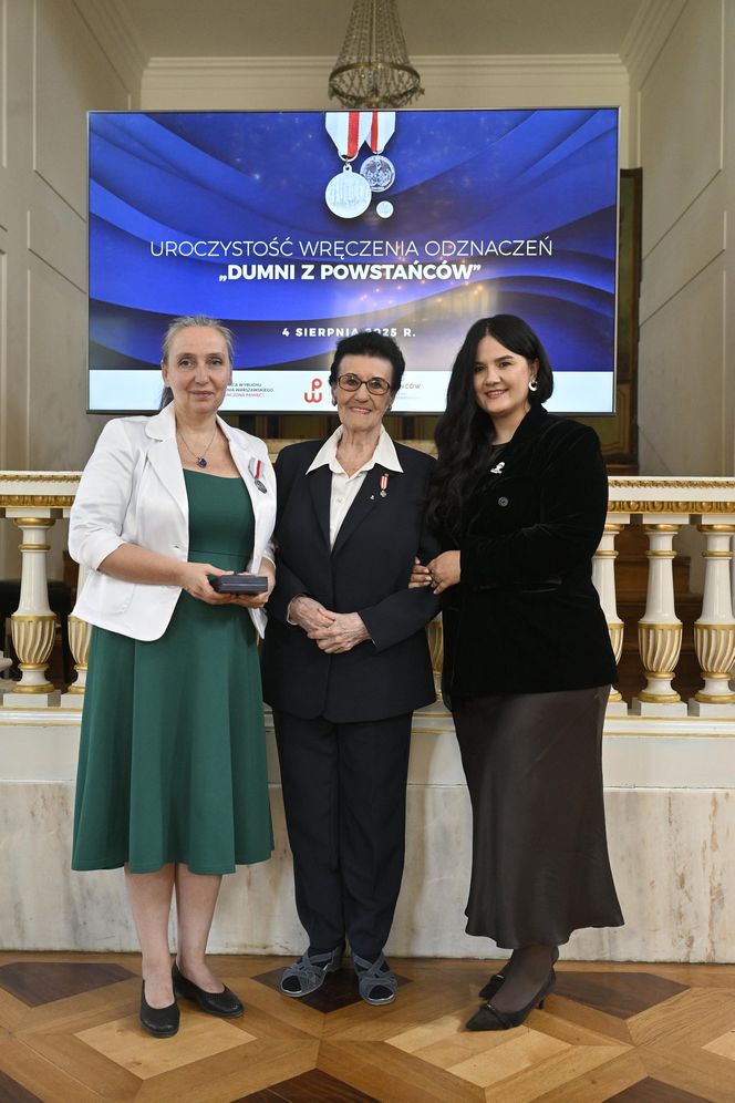 Dziennikarka "Super Expressu" Izabela Kraj odznaczona medalem "Dumni z Powstańców"