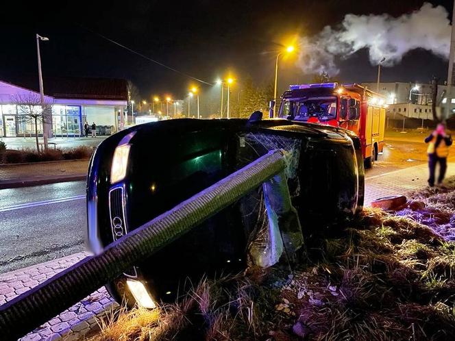 Tajemnicza kraksa w Nowym Sączu. Kierowca ściął latarnię i rozpłynął się w powietrzu