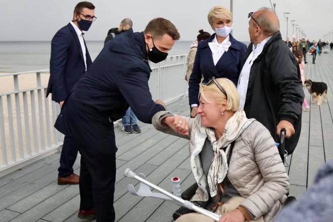 Trzaskowski nie przestrzega rządowych obostrzeń