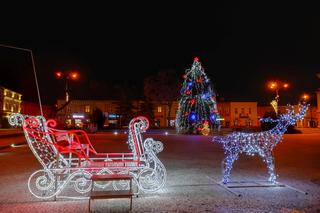 W Jaśle czuć już świąteczny klimat! Miasto zawiesiło już świąteczne dekoracje!