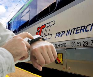 Pociąg Intercity jedzie prawie 1,5 godziny dłużej niż dotychczas. Chcieli tego sami pasażerowie!