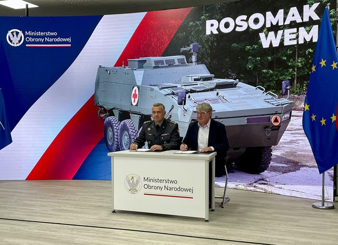 Podpisanie umowy na wozy ewakuacji medycznej KTO Rosoma i rakiet do FA-50