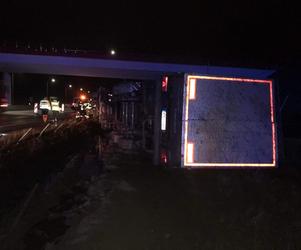 Autostrada A1 w Częstochowie zablokowana. Ciężarówka leży na jezdni