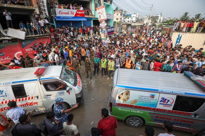 Samolot spadł na szkołę! Dziesiątki zabitych, 170 rannych