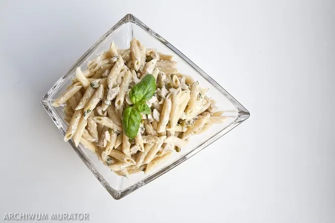 Przepis na makaron penne w sosie śmietanowo-serowym: włoskie smaki