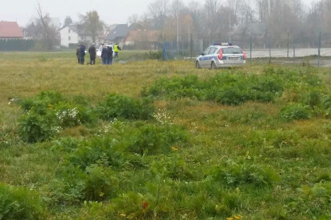 Służby pracują na miejscu zdarzenia