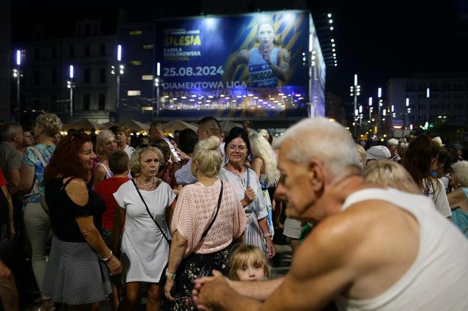 Potańcówka przed Teatrem Śląskim w Katowicach