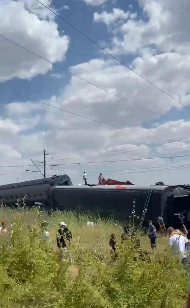 Osiem wagonów pociągu pasażerskiego relacji Kazań-Adler wykoleiło się pod Wołgogradem w Rosji