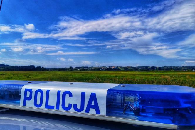 Zderzenie dwóch samochodów w powiecie opatowskim.  Poszkodowana dwójka dzieci