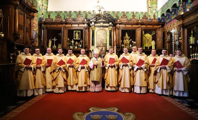 Kraków. Abp Marek Jędraszewski wyświęcił nowych księży. Chętnych więcej niż rok temu