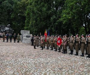 Uroczystość pod pomnikiem Polegli Niepokonani (1.08.2025)