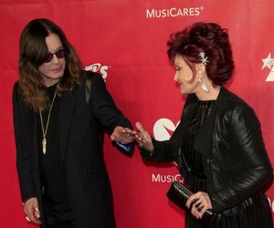 Miłość, która przetrwała piekło. Historia Ozzy’ego i Sharon Osbourne – toksyczna, szalona i prawdziwa