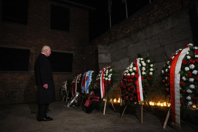 Karol III uczcił w Auschwitz pamięć ofiar Holokaustu