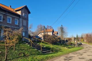 Dawid to człowiek-demolka. Wybijał szyby w samochodach i budynkach