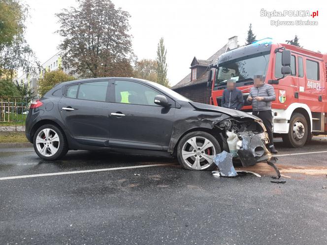 Przerażający wypadek w Dąbrowie Górniczej. Renault Clio dachowało w tunelu