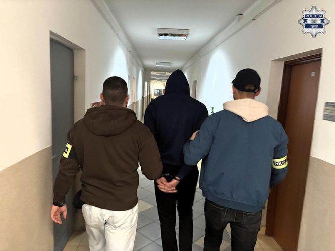 Taksówkarz myślał, że wiezie zakupy. W torbie znalazł fortunę. Dzień zakończył policyjną akcją