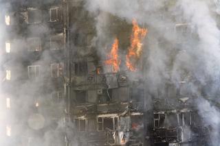 Pożar bloku mieszkalnego w Londynie
