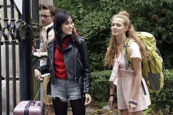 Barwy szczęścia odc. 2155. Oliwka (Wiktoria Gąsiewska), Kajtek (Jakub Szlachetka), Madzia (Natalia Sierzputowska)