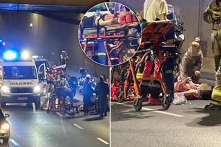 Dramatyczny wypadek motocyklisty w tunelu Wisłostrady. Leżał bezwładny na asfalcie