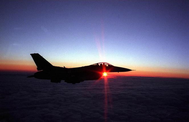 F16