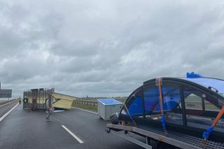 Groźny zdarzenie na S3 Przewróciła się laweta przewożąca basen [zdjęcia] 