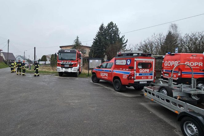 Dąbrowa Górnicza. Zaginiona 73-latka znaleziona martwa w szambie. Makabryczny finał poszukiwań [ZDJĘCIA]